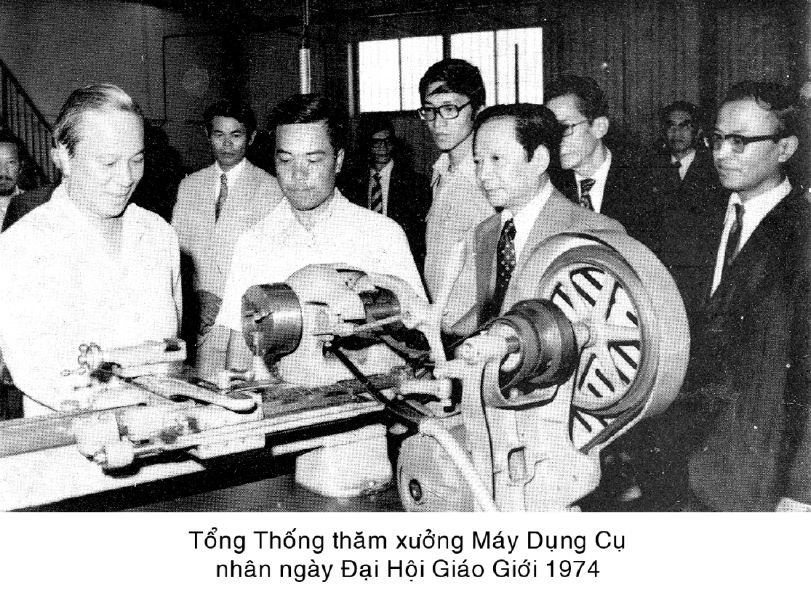 25 khach vieng truong 01