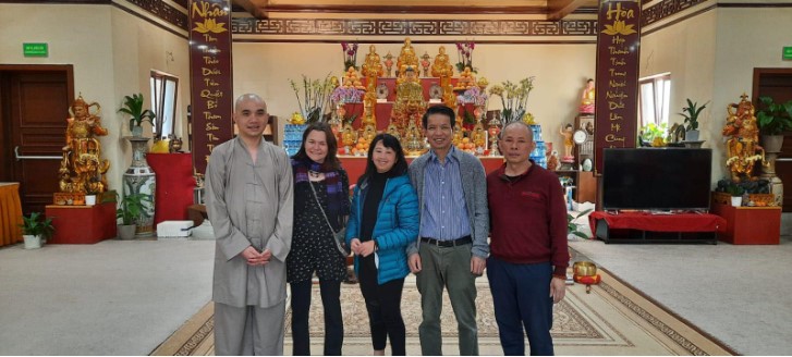Cathy Hang Nhan Hoa Tai