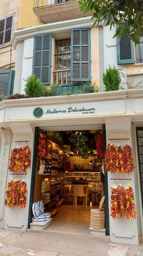 20211102 Delicatessen 574x1024