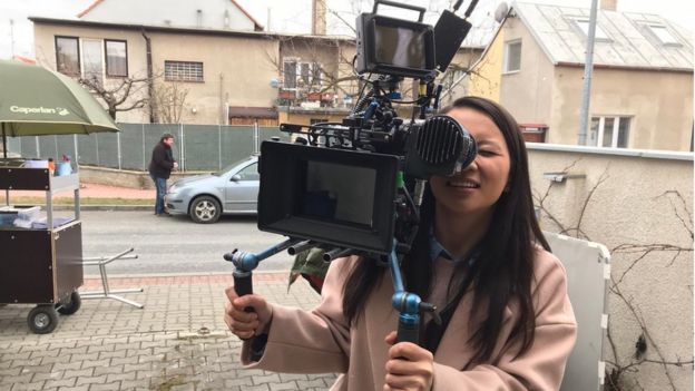 annanholdingcamera