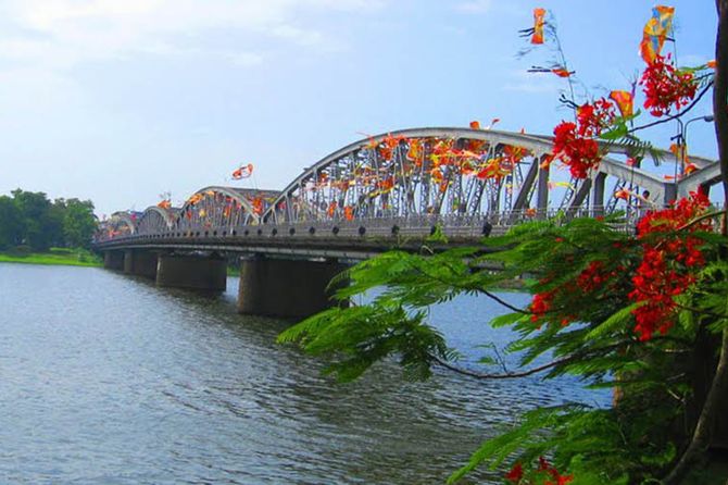 cau truong tien 670x446