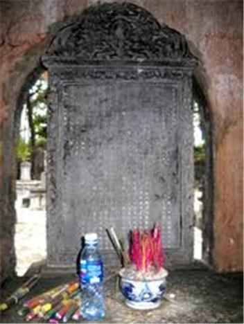 Bia Cong Duc Cua Thai Giam