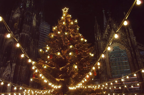 Most lights on a Christmas tree